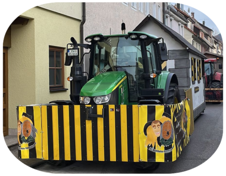 Hofnarrenwagen mit Traktor